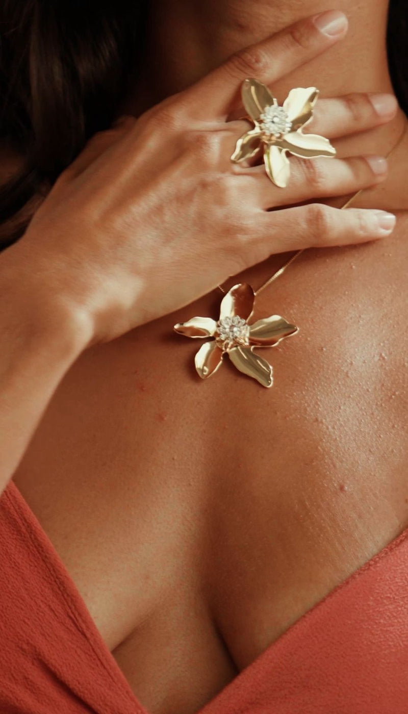 Colar Flor Do Éden Banhado a Ouro